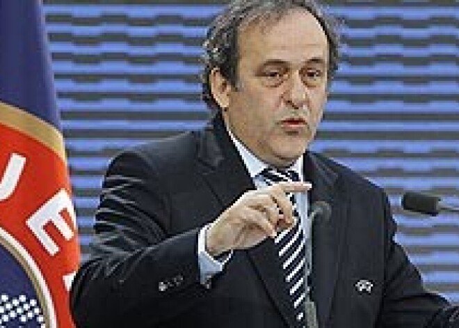 Mišels Platini tiek pārvēlēts UEFA prezidenta amatā