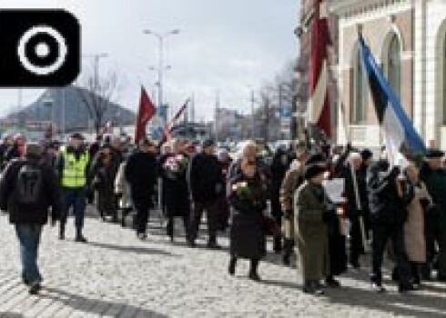 Rīgas centrā piemin 25. marta deportācijas. FOTO
