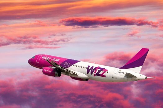 Trakojoša Latvijas pilsoņa dēļ ungāru lidkompānijai „Wizzair” nācās veikt lidmašīnas Londona – Rīga avārijas nosēšanos Polijā.