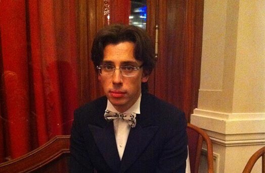 Из-за перенапряжения у Максима Галкина начались проблемы с давлением, и врачи рекомендуют ему на время взять отпуск