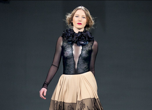 Дочь генерального управляющего Grand Palace Hotel Бернарда Лева и светской дамы Светланы Лев Кристина впервые вышла на подиум в качестве манекенщицы во время показа Кати Шехуриной