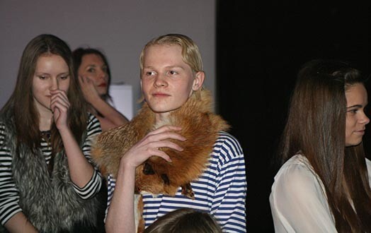 На показ в первым день RFW блогер Ярослав Барышников пришел в образе а-ля Рената Литвинова