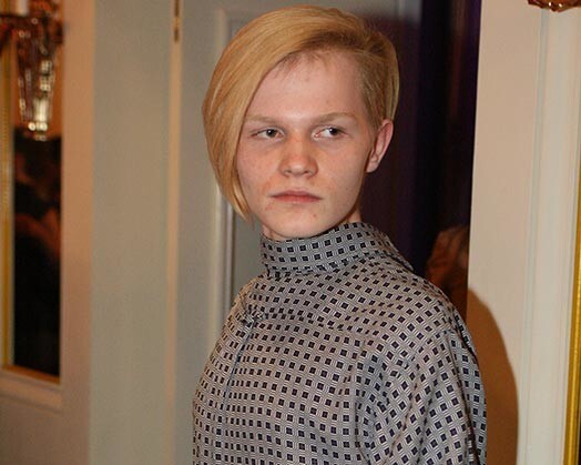 На открытии Riga Fashion Week юноша пребывал в модном нынче андрогинном образе, так что многим сложно было с первого взгляда определить его половую принадлежность