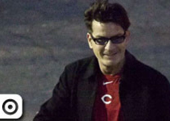 Čārlija Šīna šovs Čikāgā izraisījis apmeklētāju ovācijas