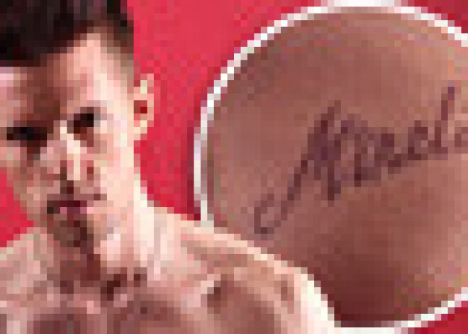 Markuss Riva uz krūtīm uztetovējis vārdu Miķelis