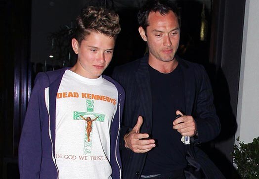 А со старшим, 15-летним Рафферти, актер тем же вечером отправился в ресторан «Нобу»