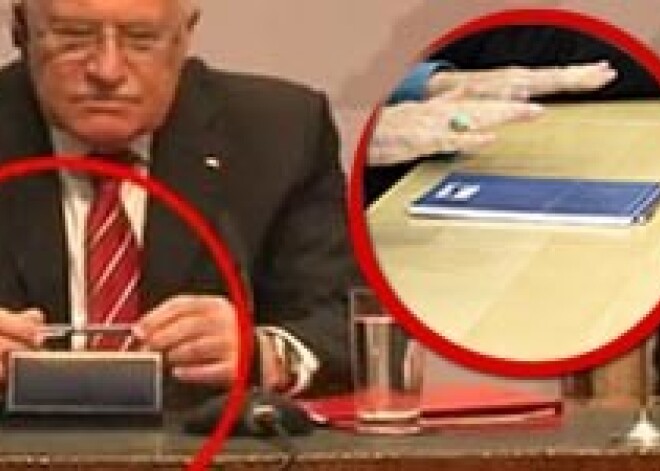 Президент признался и в краже канцелярии из Латвии