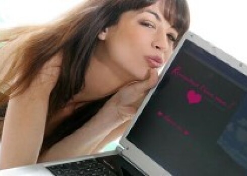 Күйеуі өзінің құрбысы мен әйелін трахает етеді Орыс порносы: Анасы жалаңаш, ұлы мазасыз