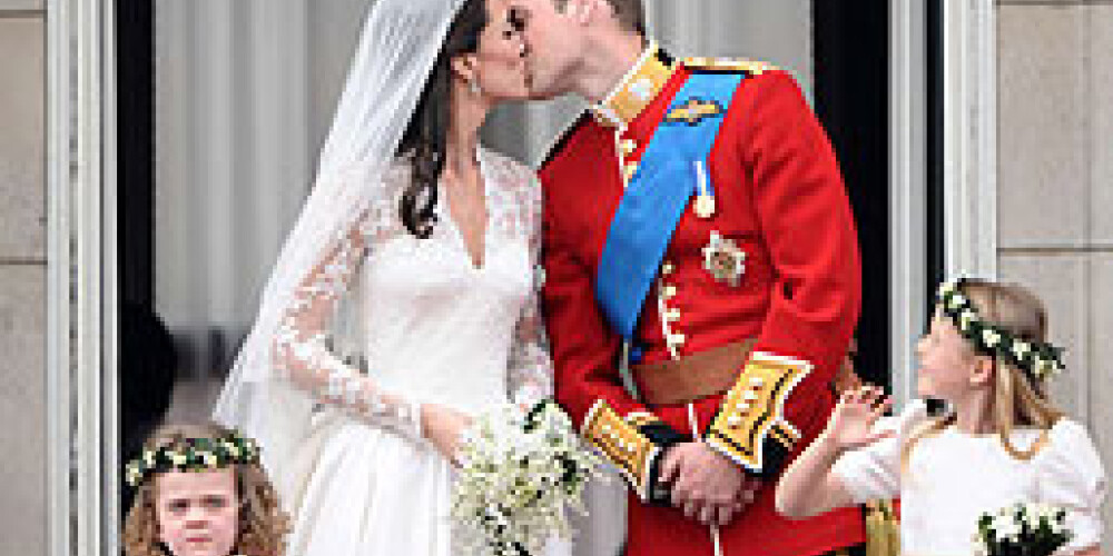 Уильям и Кейт впервые поцеловались как муж и жена