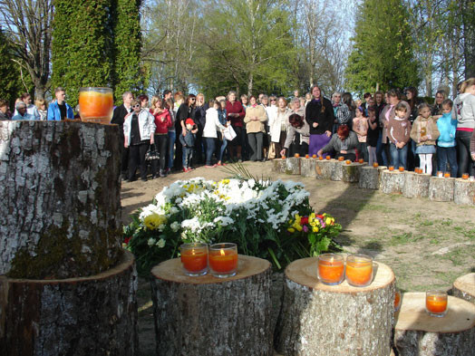 Aizputes Misiņkalna kapos nu zemes klēpī guldīts Mārtiņš Freimanis. Viņa atdusas vietā tiks izveidots arī piemiņas memoriāls.