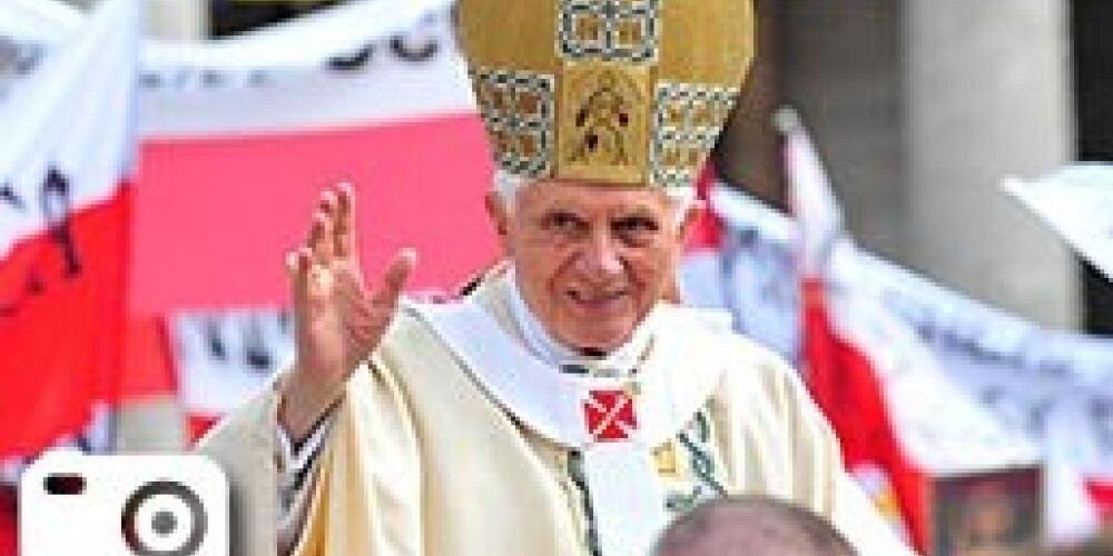 Pāvests Benedikts XVI pasludina Jāni Pāvilu II par svētīgu
