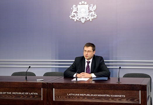 Ministru prezidents Valdis Dombrovskis preses konferencē informē par valdības sēdes norisi.