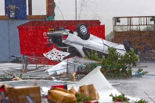 Postošs tornado otrdien skāris Jaunzēlandes lielāko pilsētu Oklendu