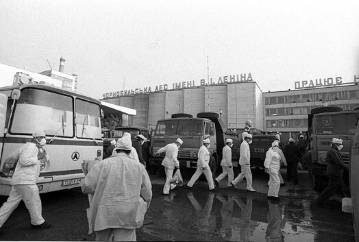 Veselības problēmas daudziem Černobiļas AES avārijas likvidatoriem sāk parādīties tikai pēc desmit, divdesmit gadiem – izkrīt zobi, aknu problēmas, atmiņas un samaņas zudums ir tikai dažas problēmas.