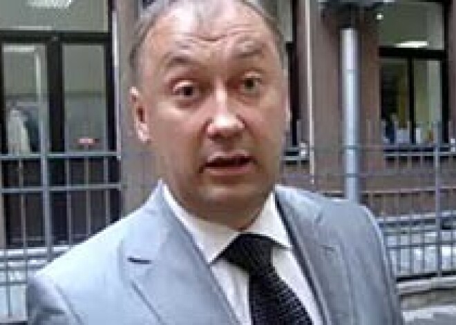 Advokāta Platača pazušanu saista ar profesionālo darbību