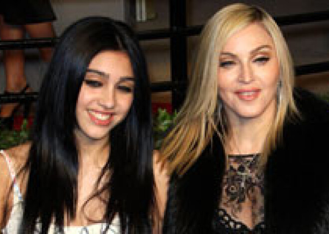 Madonna ieraksta dziesmu kopā ar meitu Lurdesu