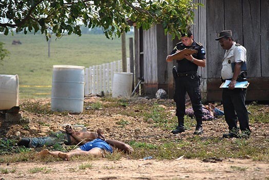 Policija noskaidrojusi, ka cilvēki vispirms nošauti un tikai pēc tam tiem nocirstas galvas