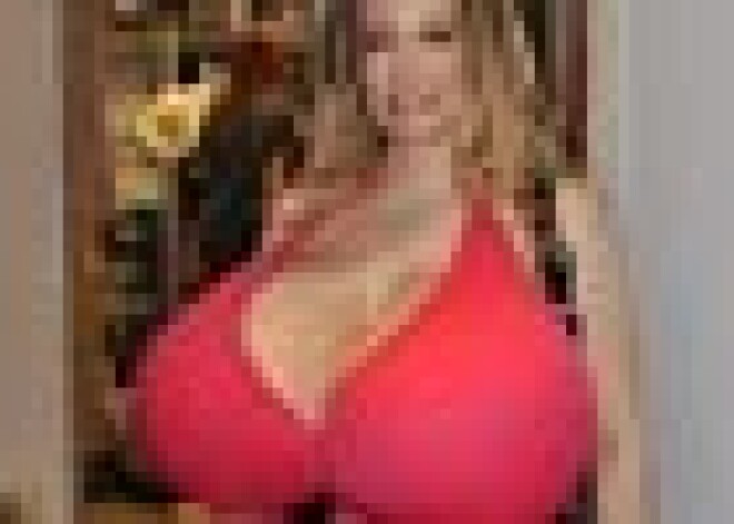 Женщина с самой большой грудью в мире