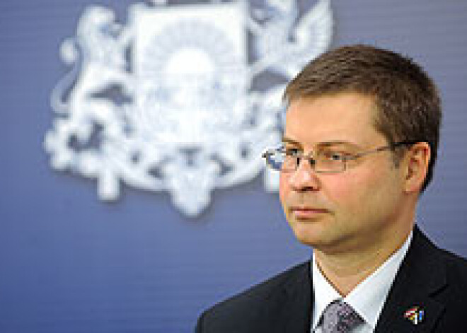 Dombrovskis sarakstījis grāmatu par finanšu krīzes pārvarēšanu