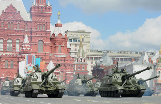 Krievija demonstrē savus „muskuļus” militārajā parādē šā gada 9.maijā