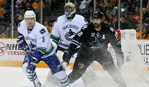 Patriks Marlo (melnajā) sekmēja Sanhosē "Sharks" uzvaru ar diviem gūtiem vārtiem un rezultatīvu piespēli.