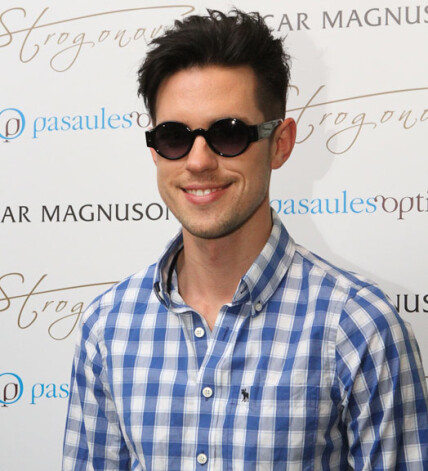 Dziedātājs un modelis Markus Riva prezentēja šīs vasaras zviedru zīmola „Oscar Magnuson” saulesbriļļu kolekciju.