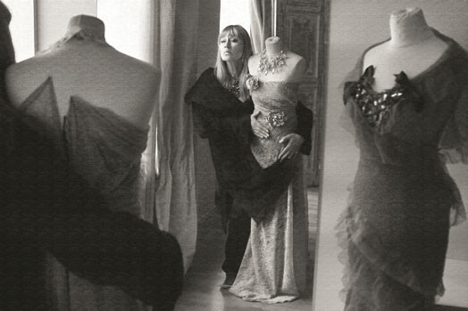 „Mācēt priecāties par skaistām lietām un negribēt tās visas iegūt savā īpašumā, nekļūt smieklīgam un neapmierinātam – tā ir liela māksla.“