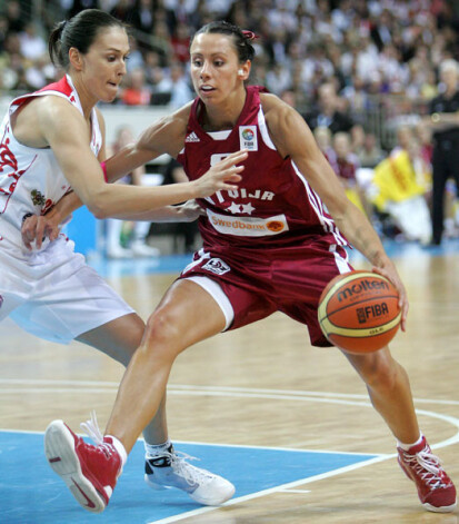 Latvijas sieviešu basketbola izlases kapteine Gunta Baško uzņēmās līderes lomu mačā pret vienu no galvenajām Eiropas čempionāta favorītēm.