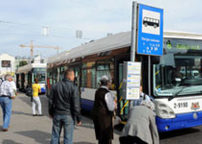 Rīgas sabiedriskajā transportā atcels bagāžas maksu