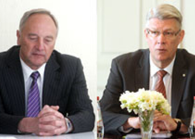 Saeimas komisija: Zatlers un Bērziņš drīkst būt prezidenti