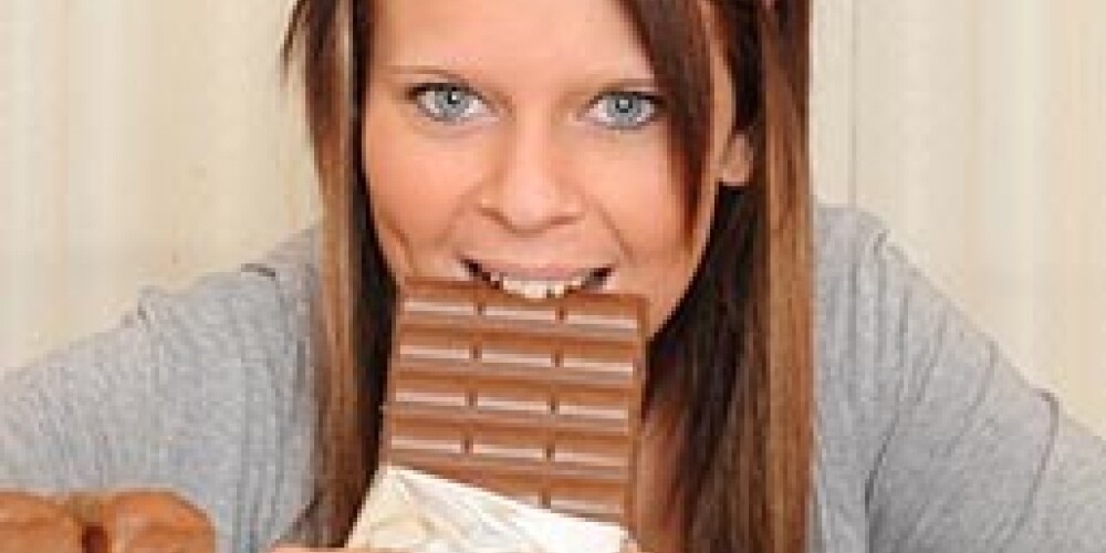 Девушка питается лишь шоколадом