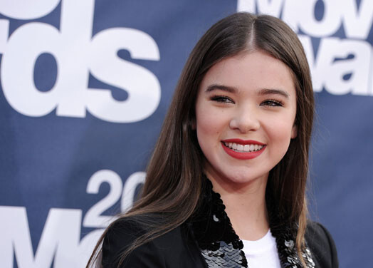 14-летняя Хейли Стайнфелд на прошедшей в эти выходные церемонии MTV Movie Awards. Готова ли она к съемкам в откровенных сценах?