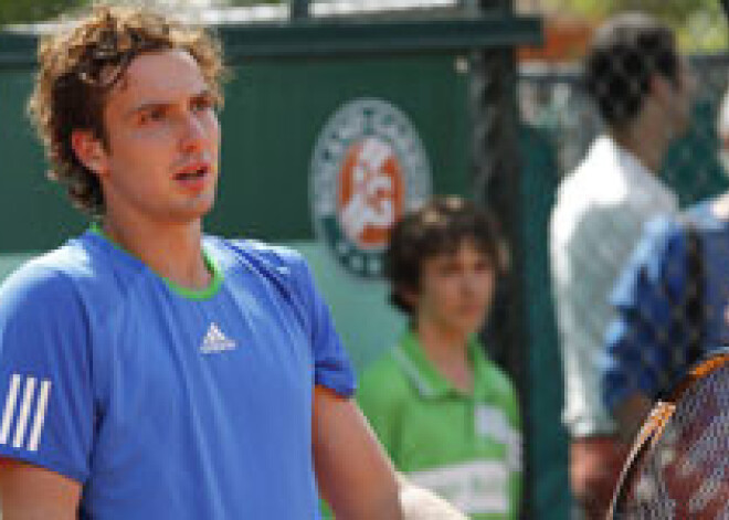 Ernests Gulbis neveiksmīgi sāk arī zāliena sezonu