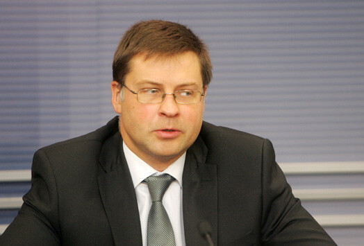 Dombrovskis esot licis Vilnītim saprast, ka Strīķei un Vilkam jāpaliek amatos