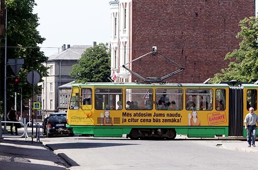 No sestdienas, 18. jūnija Liepājā sāks kursēt Kultūras tramvajs, kurā pasažierus izklaidēs Austrasbērni, aktieri, cirka mākslinieki un mīmi.