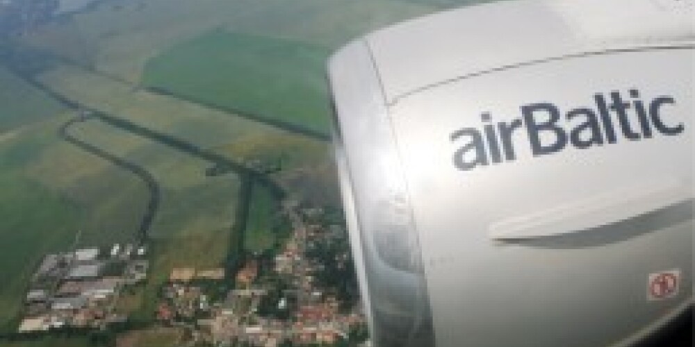 airBaltic поздравил миллионного пассажира в этом году