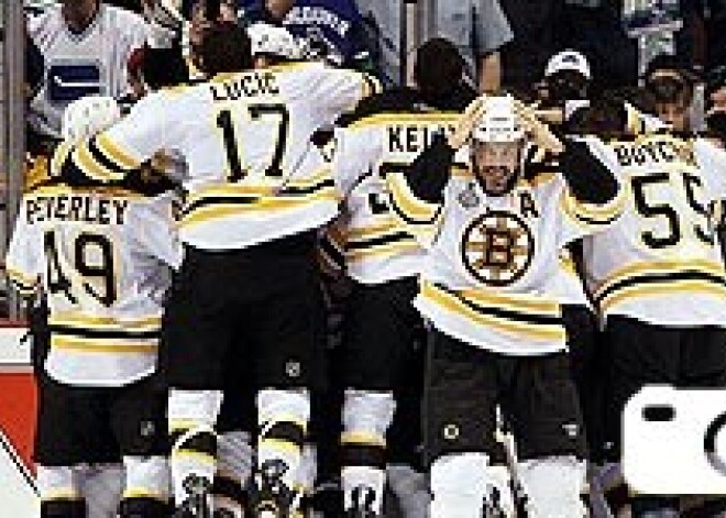 Bostonas „Bruins” svinībās nodzēruši 156 tūkstošus dolāru