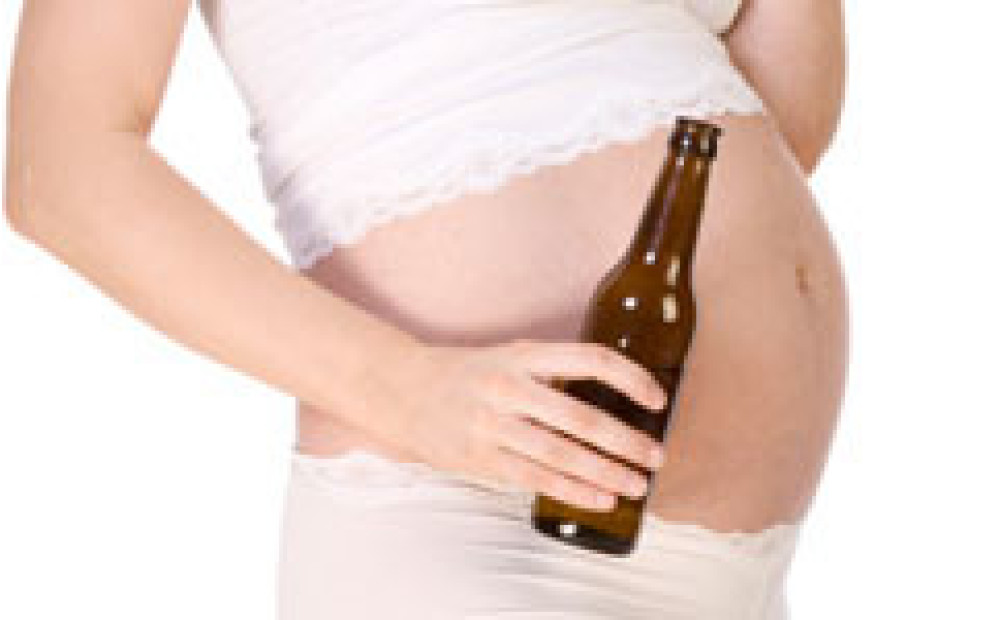Можно при беременности безалкогольное пиво. Пиво для беременных женщин. Алкоголь и беременность.
