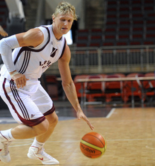 Latvijas basketbola izlasē neapšaubāms līderis bija vieglais uzbrucējs Jānis Timma