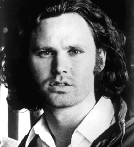 Grupas The Doors solists Džims Morisons mira 1971.gadā Parīzē.