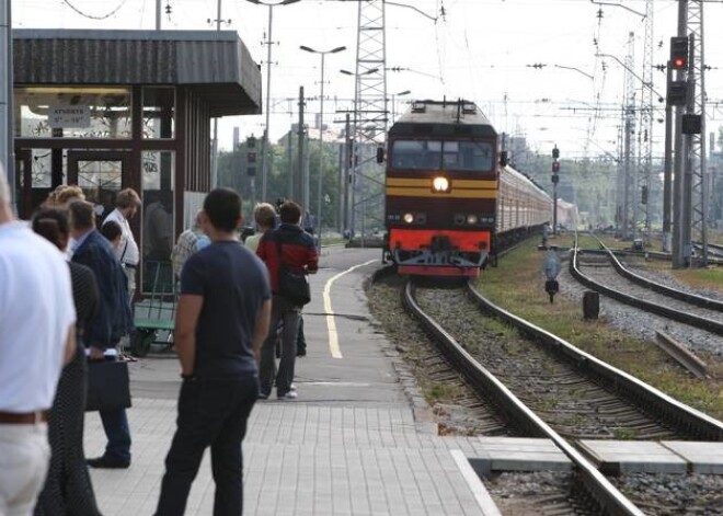 Rīgas centrālajā dzelzceļa stacijā pienāk tālsatiksmes vilciens Maskava–Rīga.