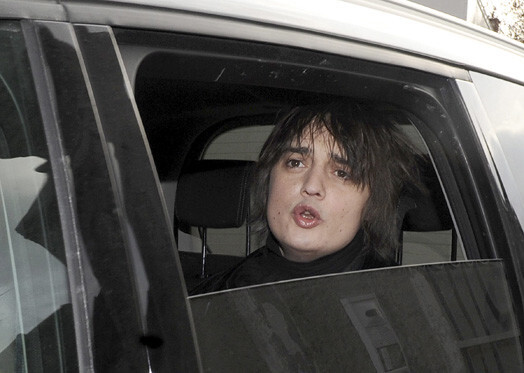 Pīts Dohertijs paziņojis par savu pirmo koncertu pēc cietumsoda izciešanas termiņa beigām.