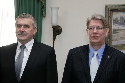 Kopā ar Zatleru politisko karjeru piekritis veidot bijušais Augstākās tiesas priekšsēdētājs Andris Guļāns.