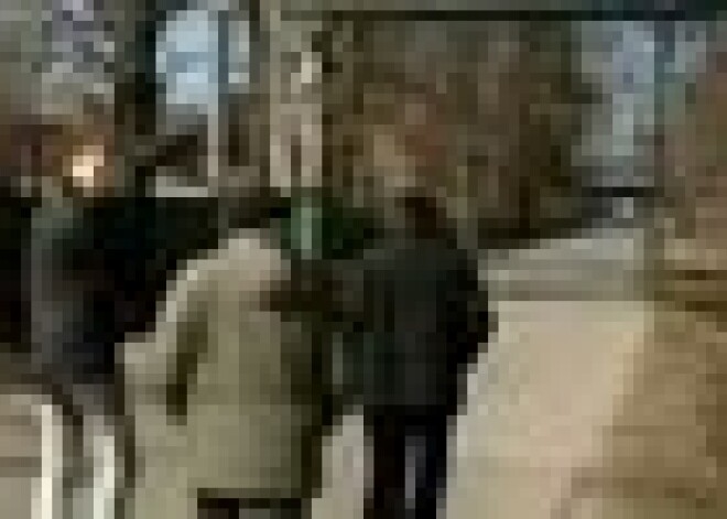 Imantā uzbrūk „Kapitālisma Šķērsielā” filmēšanas grupai