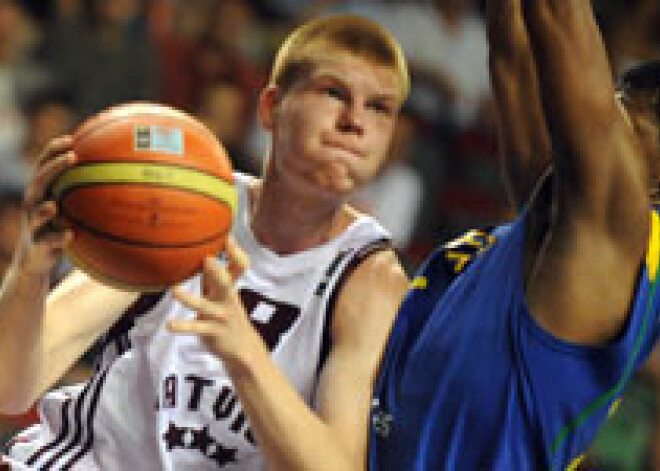 U-19 basketbolistiem uzvara pār Kanādu; par devīto vietu pret Brazīliju