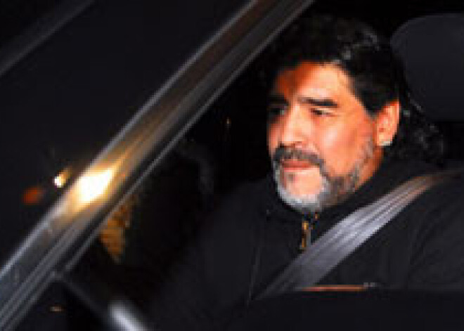 Djego Maradona taranējis autobusu