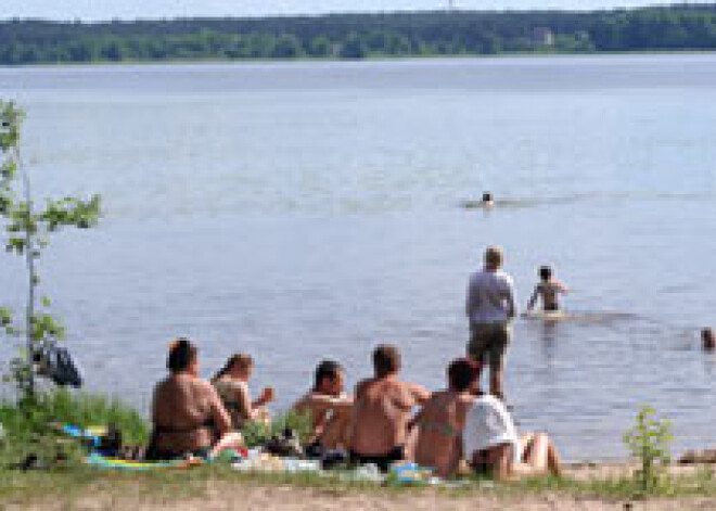 Brīvdienās būs mākoņains laiks, dažviet līs