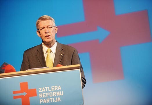 Eksprezidents Valdis Zatlers uzrunā klātesošos Zatlera reformu partijas dibināšanas kongresā.