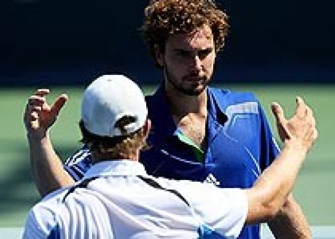 Gulbis pārliecinoši iekļūst Losandželosas turnīra ceturtdaļfinālā