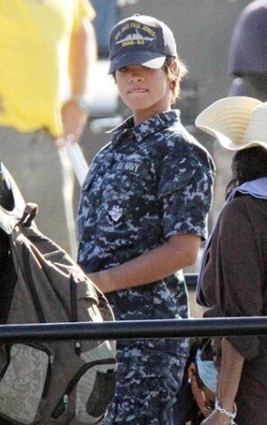 Популярная певица Рианна выбрала этот фильм для своего дебюта в большом кино. Очевидно, что играет она морского пехотинца